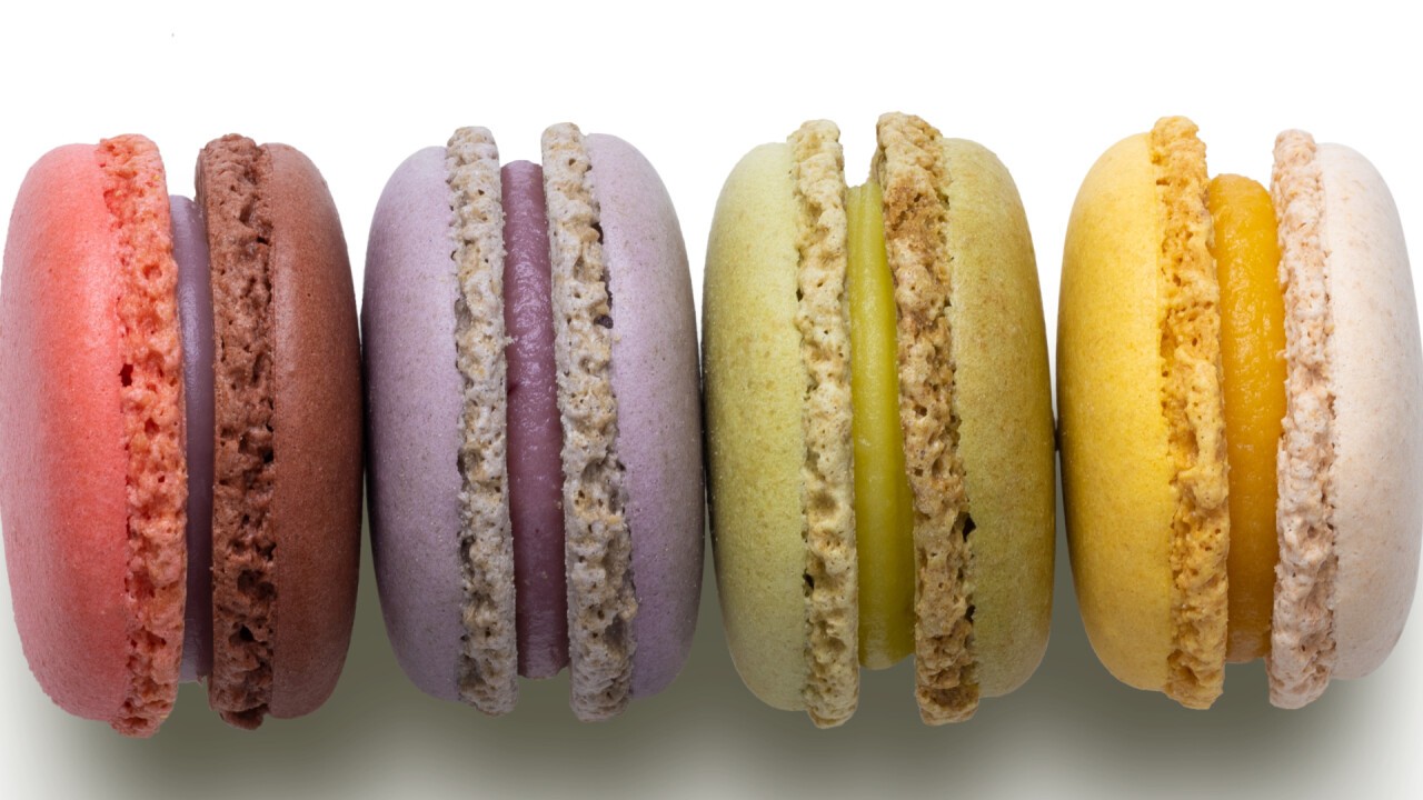 Bunte Macarons mit perfekter Füllung