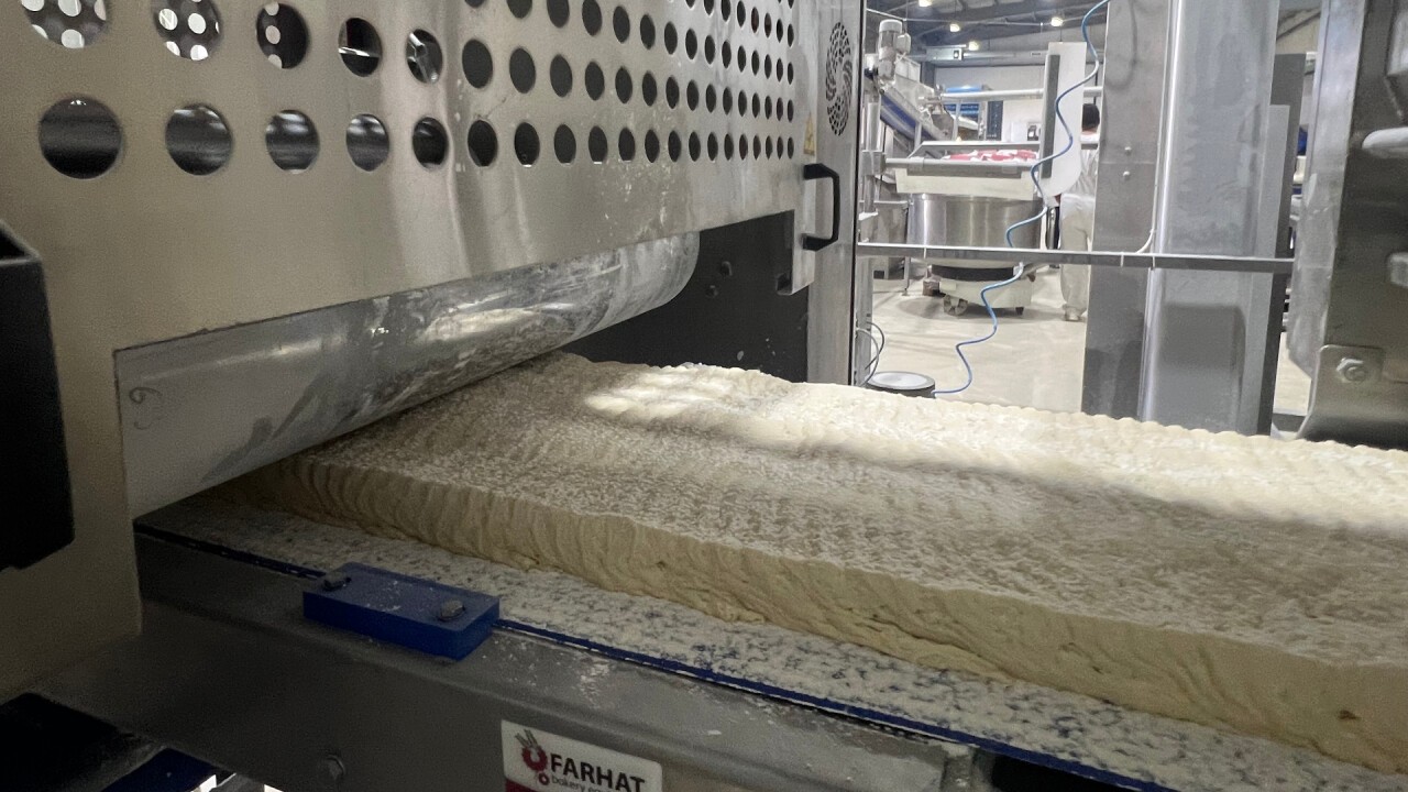 Precision in Motion – A close-up of our advanced sheeting system, ensuring consistent dough thickness for perfect flatbreads.