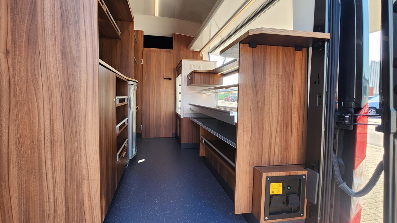 Hygieneeinheit, Kühlschrank und Kühlturm integriert