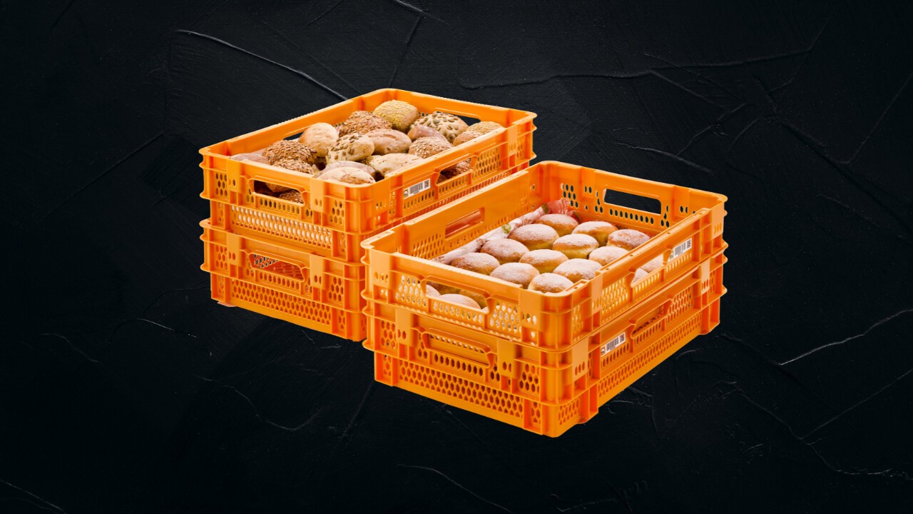 Der neue Drehstapelbehälter befüllt mit einer Lage Berliner (Transporthöhe 8,5 cm, genestet) und zwei Lagen Brötchen (Transporthöhe 15 cm, gestapelt)