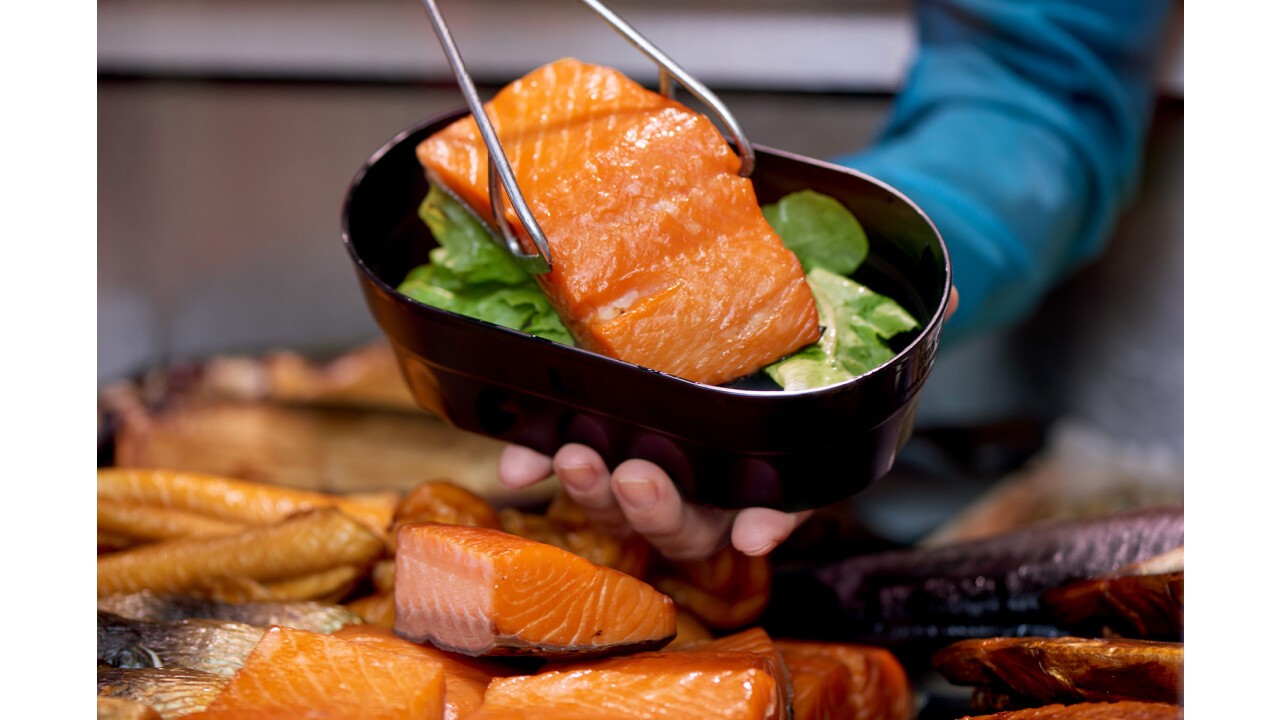 Fisch auf Salatbett