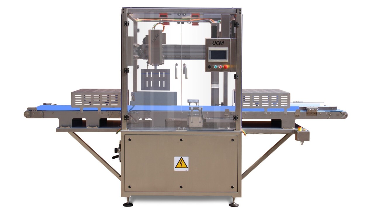 In-line ultrasonic cutter for cakes