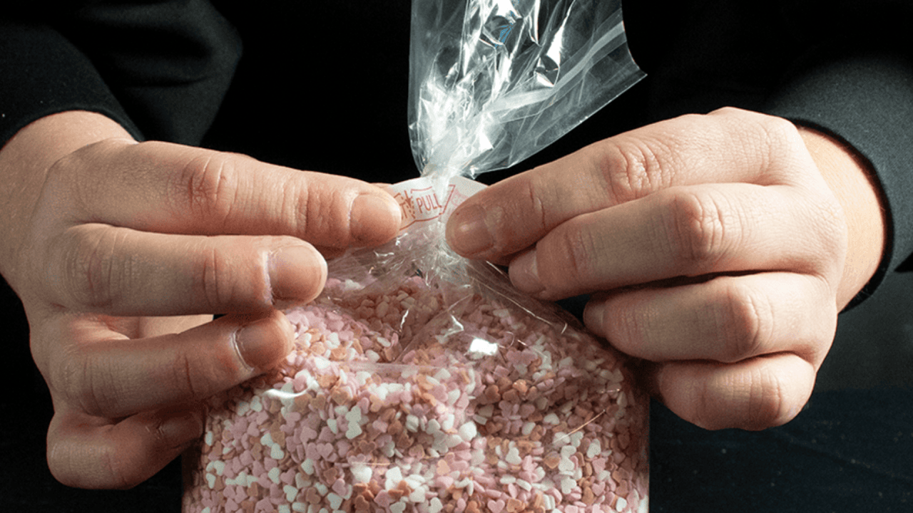 Drehen und ziehen Sie den Innoseal-Verschluss für einfachen Zugang!