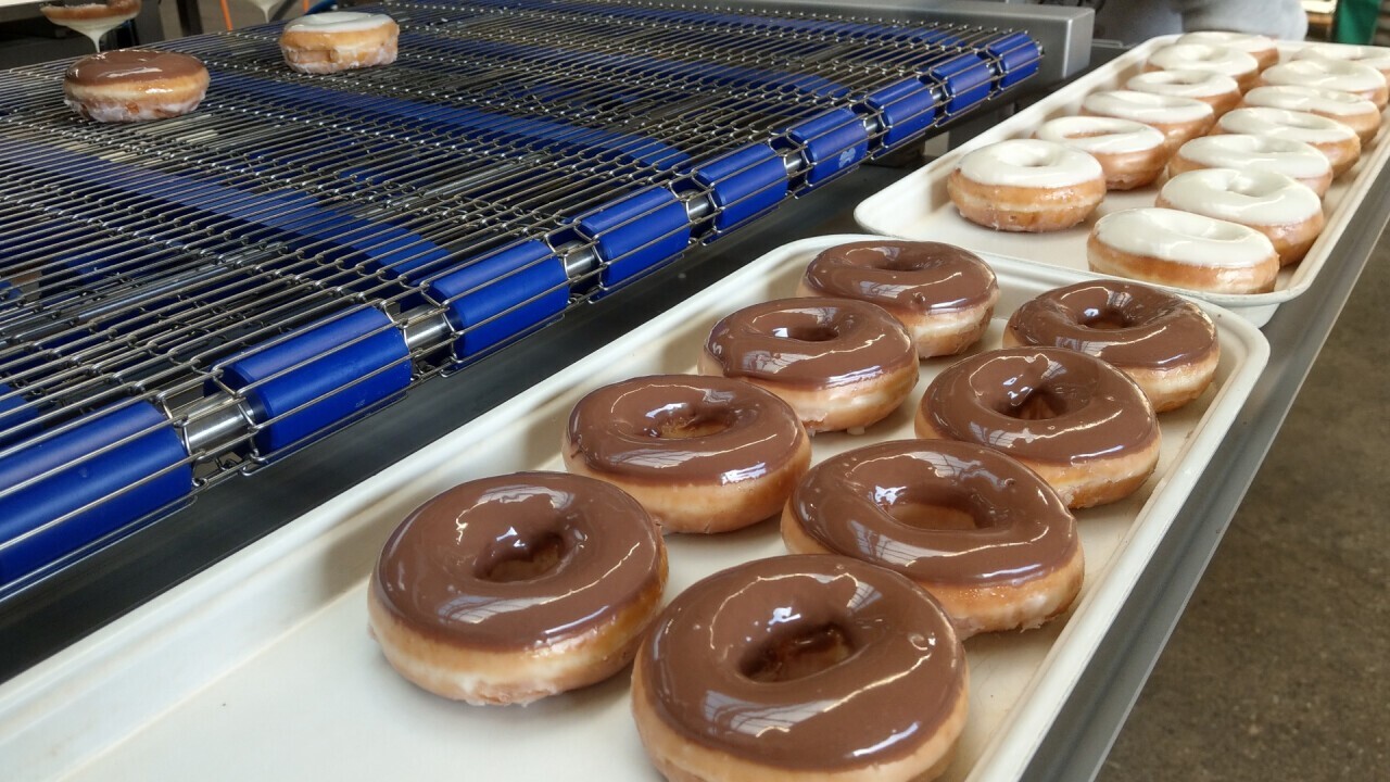 Dipping of ring donuts in two different glazes