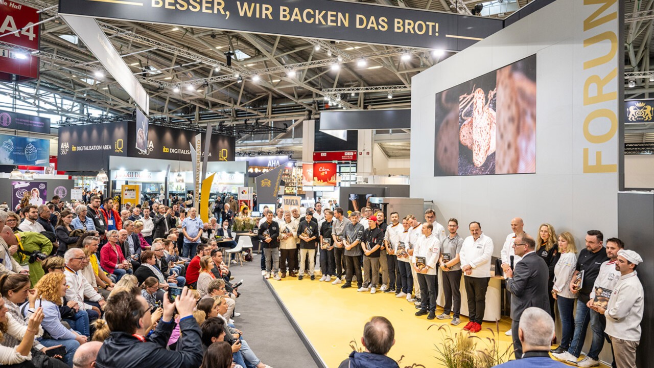 Johan Lafer - famous TV chef and Bernd Kütschner present their new baking book ‘Our Bread Bible’ on stage at the iba.FORUM. Under the motto ‘Lafer loves bread’. They will be joined by the best bakers from Germany, Austria, South Tyrol and Switzerland, who have each contributed a recipe.