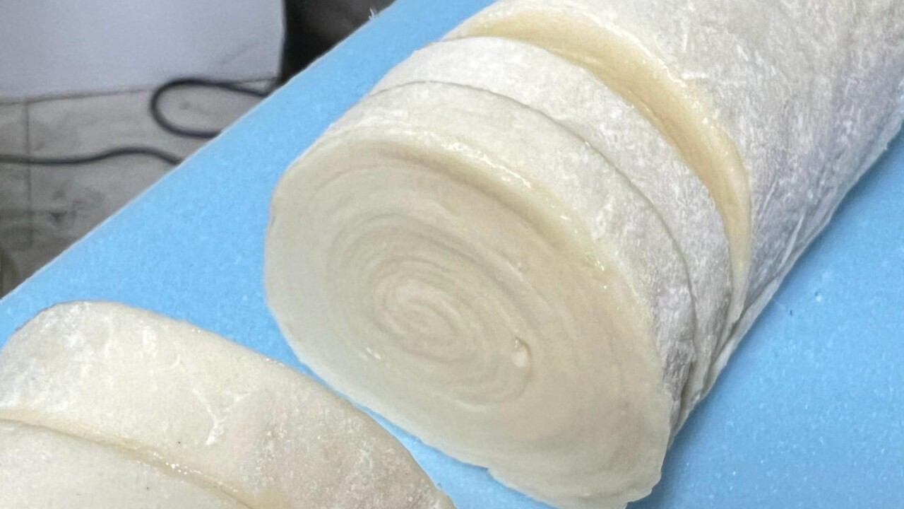 Slicing puff dough