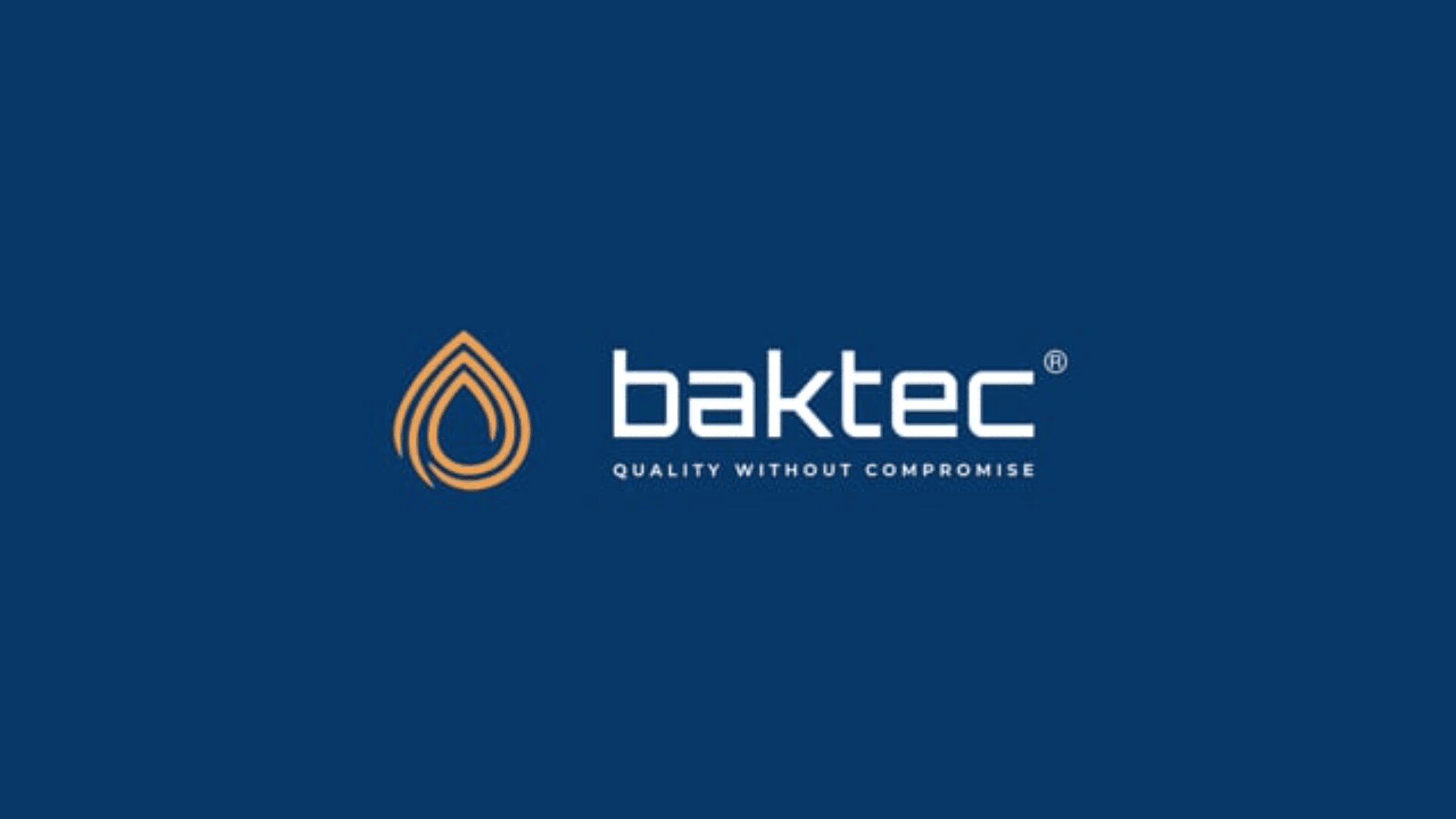 Baktec-Logo auf blauem Hintergrund mit einem goldenen abstrakten Wassertropfensymbol und dem Slogan Quality Without Compromise unter dem weißen baktec-Text.