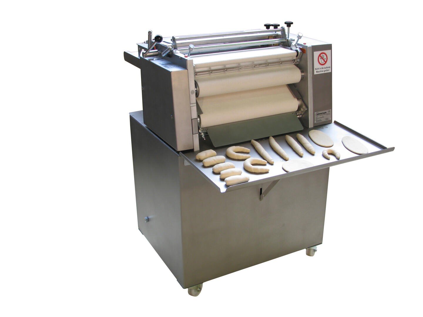 Eine Teigformmaschine aus rostfreiem Stahl mit Walzen und Bedienelementen, die verschiedene Formen von Rohteig wie Rollen, Ringe und Ovale auf einem angebrachten Tablett darstellt.