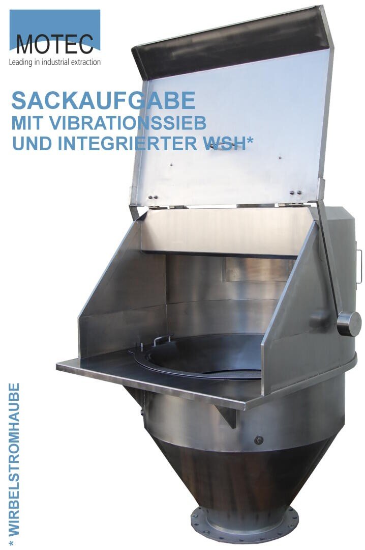 Stainless steel industrial machine with an open front, sloped cover, and conical bottom, designed for sack emptying with a vibrating screen and integrated airflow hood; MOTEC logo and German text are visible.
