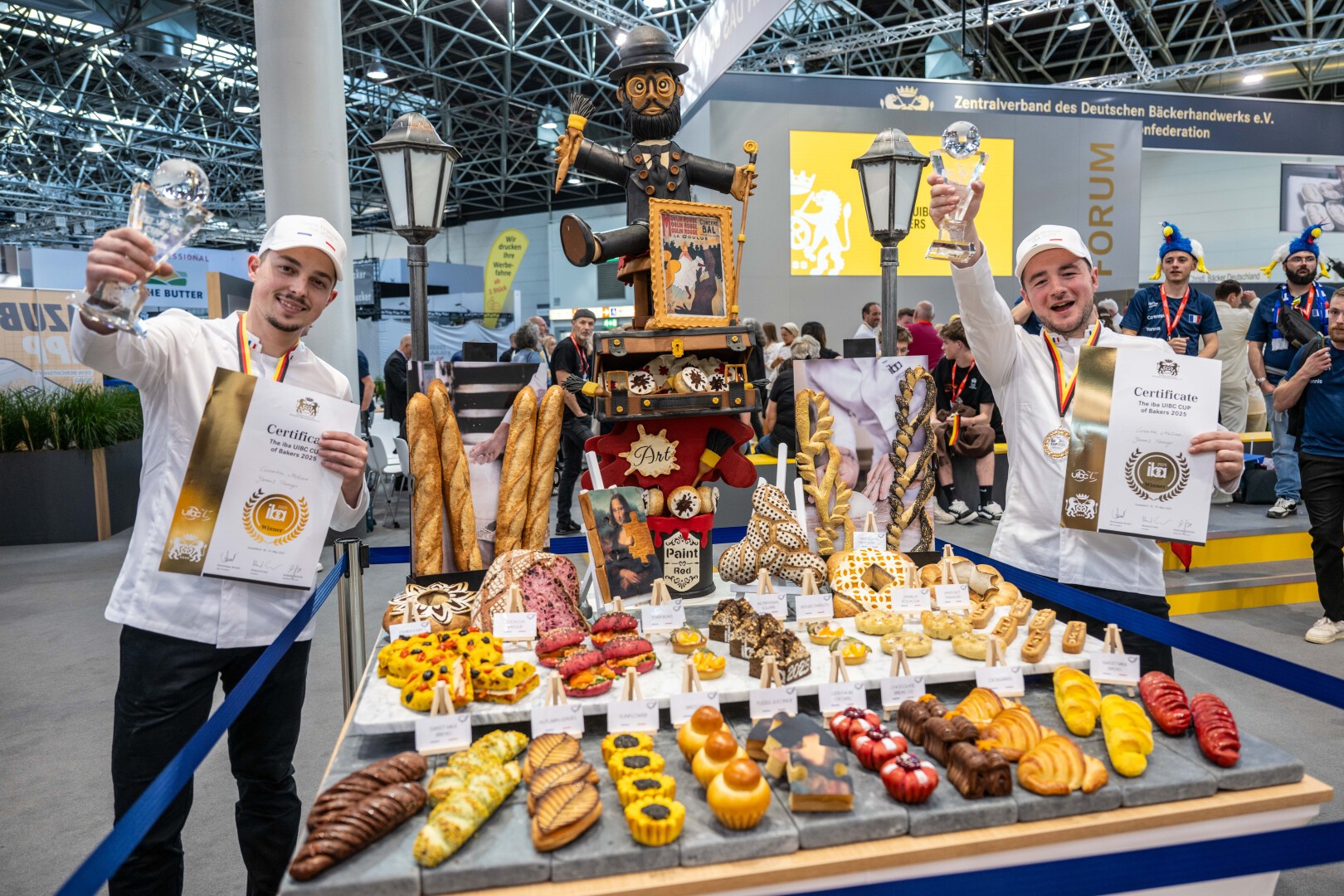 Siegerehrung des The iba UIBC Cup of Bakers 2025 auf der iba 2025. Das Gewinnerteam ist Frankreich mit Corentin Molina und Yannis Thouys.