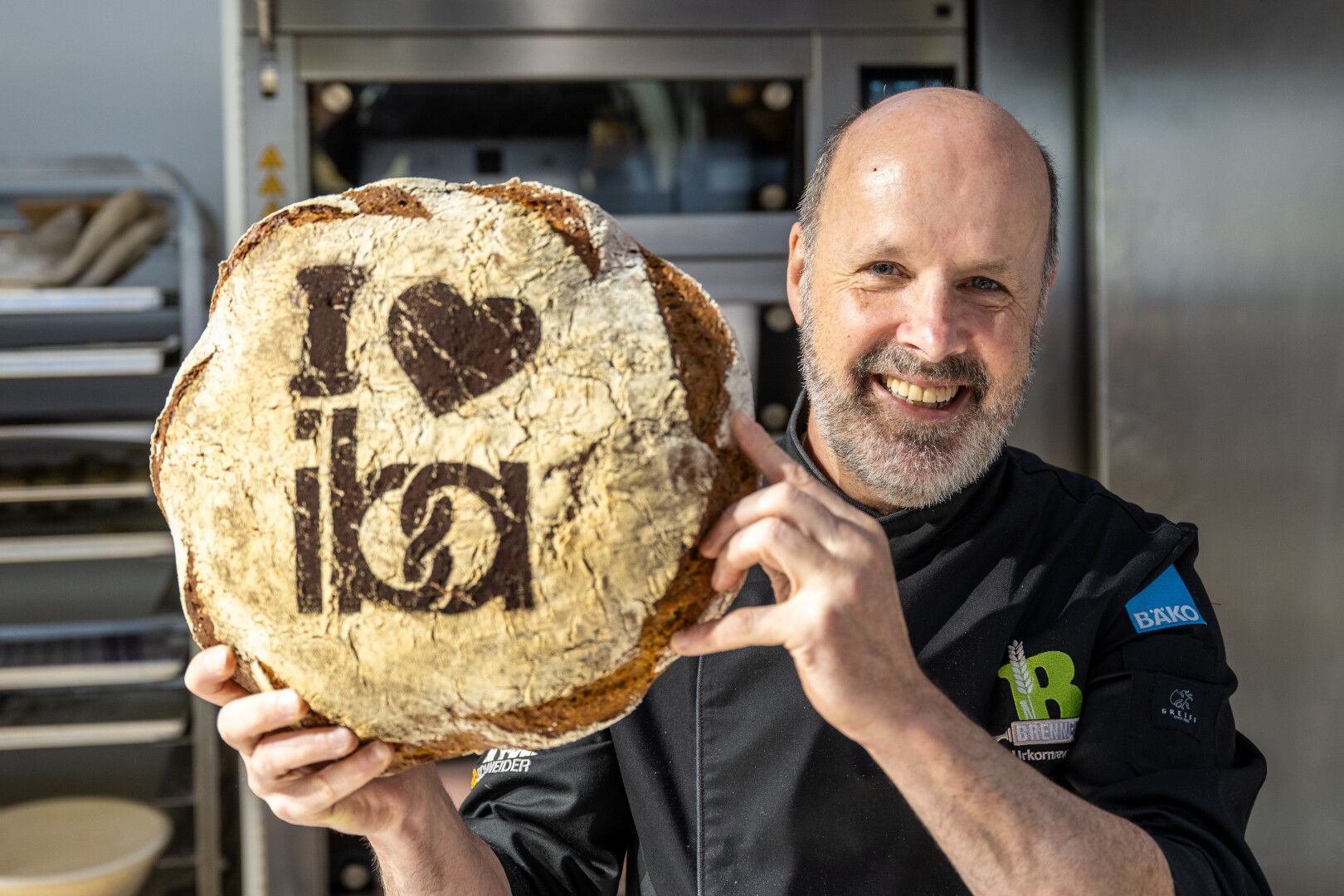 Who wouldn't want to take a bite? Freshly baked bread from Sigi Brenneis – captain of the 2023 national baking team.